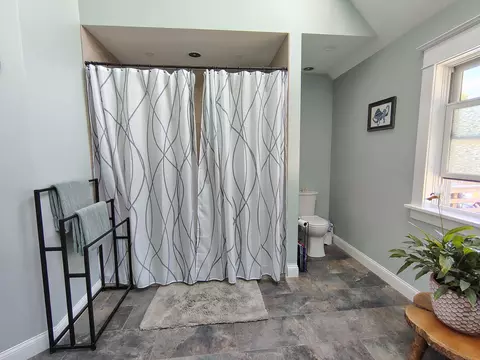 Bath - 6 Red Barn Rd, Damariscotta, ME 04543 photo 5 of 7