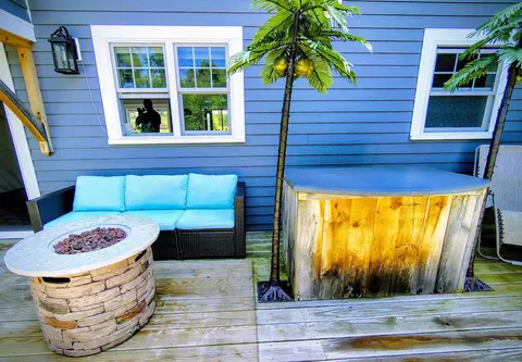 Exterior - 6 Red Barn Rd, Damariscotta, ME 04543 photo 6 of 8