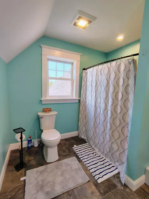 Bath - 6 Red Barn Rd, Damariscotta, ME 04543 photo 3 of 7