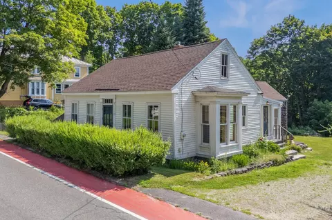 13 Green St, Topsham, ME 04086