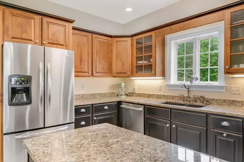 Kitchen - 517 Blackstream Rd, Hermon, ME 04401 photo 3 of 5