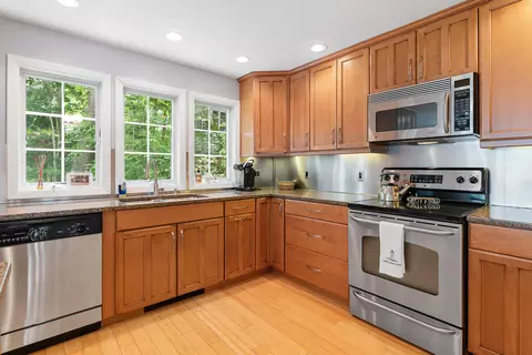 Kitchen - 17 Yardarm Way, Ogunquit, ME 03907 photo 3 of 3