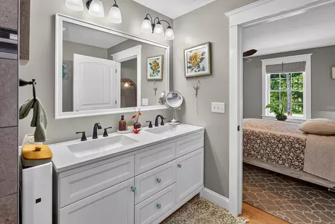 Bath - 520 Bog Rd, Hermon, ME 04401 photo 2 of 3