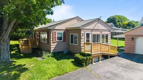 66 Rideout Ave, Lewiston, ME 04240