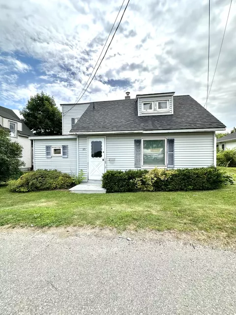 80 Maverick St, Rockland, ME 04841
