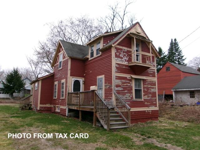 6 School St, Bridgton, ME 04009