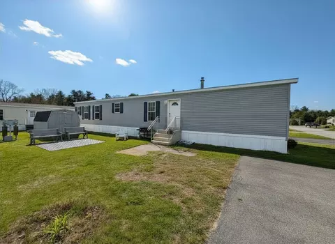 52 Oxbow Dr, Lewiston, ME 04240