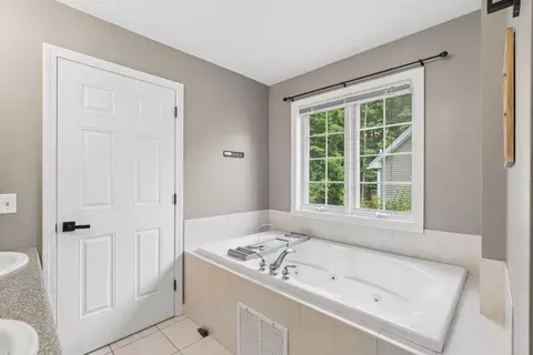 Bath - 16 Woodside Dr #4, Gorham, ME 04038 photo 1 of 3