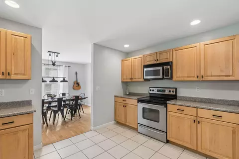 Kitchen - 16 Woodside Dr #4, Gorham, ME 04038 photo 4 of 4