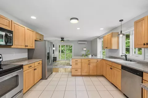 Kitchen - 16 Woodside Dr #4, Gorham, ME 04038 photo 2 of 4