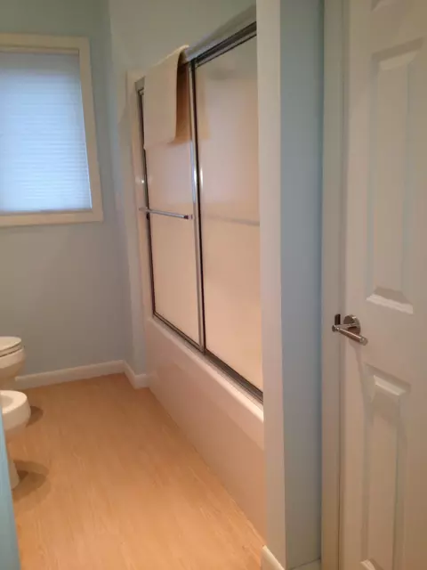 Bath - 88 Baker Rd, Freeport, ME 04032 photo 3 of 6