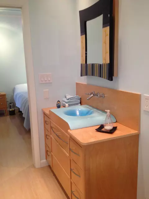 Bath - 88 Baker Rd, Freeport, ME 04032 photo 1 of 6