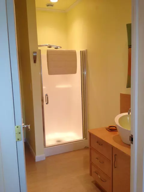 Bath - 88 Baker Rd, Freeport, ME 04032 photo 5 of 6