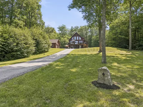 4 Oak Ridge Rd, Bethel, ME 04217