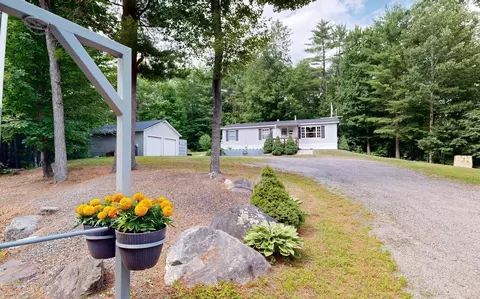 65 Blue Rd, Monmouth, ME 04259