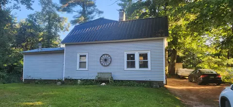 48 Gary St, Paris, ME 04281