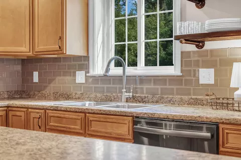 Kitchen - 4 Rosebud Ln, Brewer, ME 04412 photo 2 of 5