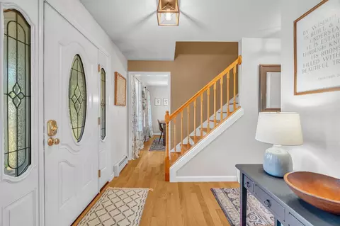 Entry Way - 4 Rosebud Ln, Brewer, ME 04412 photo 4 of 8