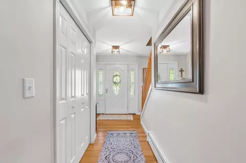 Entry Way - 4 Rosebud Ln, Brewer, ME 04412 photo 3 of 8