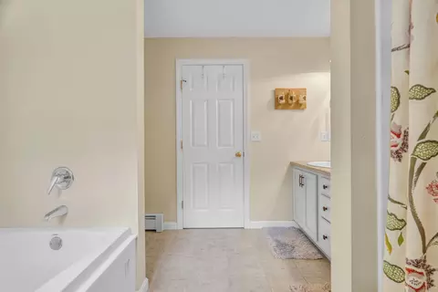 Entry Way - 4 Rosebud Ln, Brewer, ME 04412 photo 6 of 8