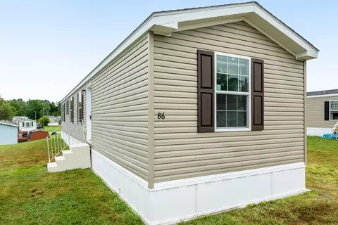 86 Heather Dr, Lewiston, ME 04240