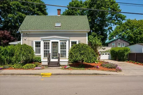 57 Pleasant St, Rockland, ME 04841