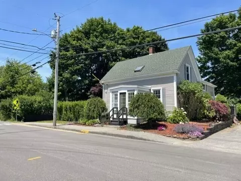 57 Pleasant St, Rockland, ME 04841