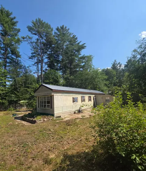 8 Apache Ln, Lebanon, ME 04027