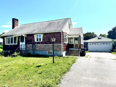 6 Holy Family St, Lewiston, ME 04240