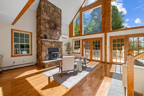 43 Hoyt Dr, Monmouth, ME 04259