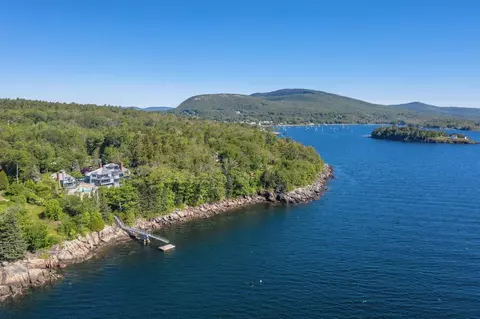 230 Bay View St, Camden, ME 04843