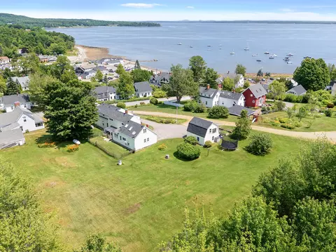 18 Beach Rd, Lincolnville, ME 04849
