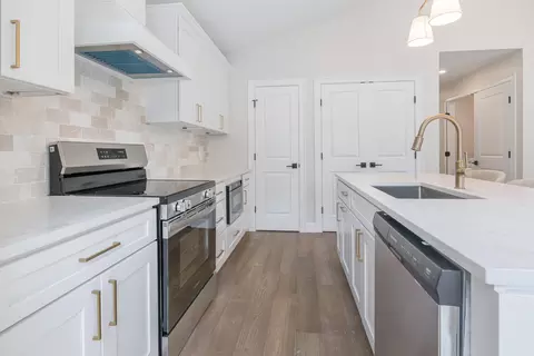 Entry Way - 9 Brook St, Biddeford, ME 04005 photo 2 of 5