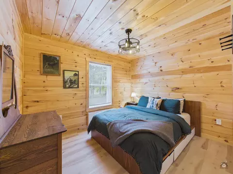 Bedroom - 5 Forest Ln, Rangeley, ME 04970 photo 4 of 9