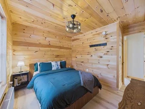 Bedroom - 5 Forest Ln, Rangeley, ME 04970 photo 5 of 9