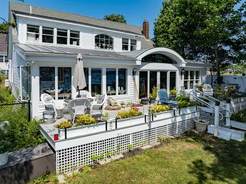 25 Water St, Searsport, ME 04974