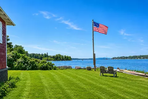 193 S Wharf Rd, Brooksville, ME 04617