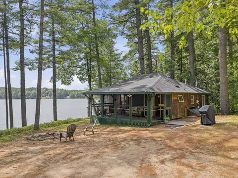 11 Howlin Wolf Ln, Oxford, ME 04270