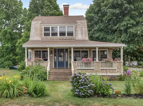 137 Island Ave, Long Island, ME 04050