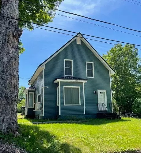 11 Garfield St, Calais, ME 04619