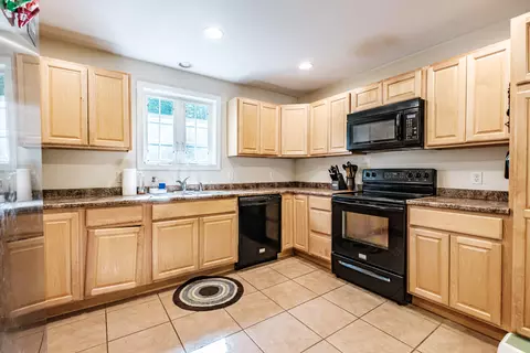 Kitchen - 33 Spear Ave, Windham, ME 04062 photo 3 of 4