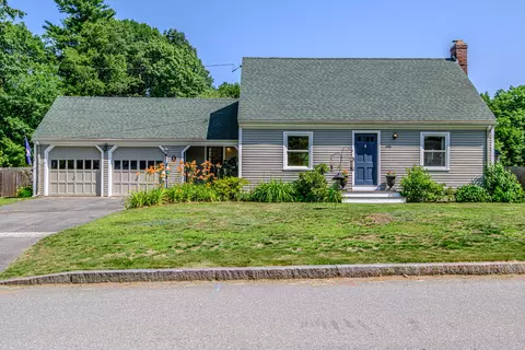 8 White Birch Ln, Portland, ME 04103