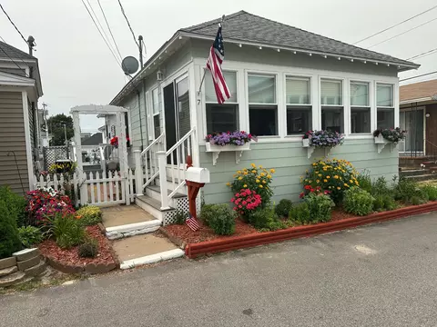7 Roussin St, Old Orchard Beach, ME 04064