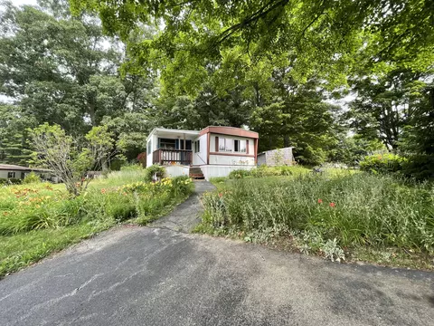 2 Sandalwood Cir, Kittery, ME 03904