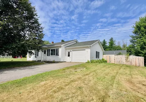 25 Jans Blvd, Lewiston, ME 04240