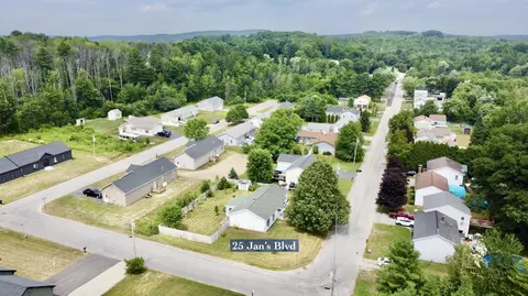 25 Jans Blvd, Lewiston, ME 04240