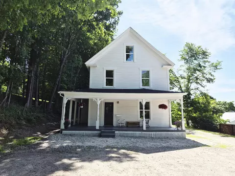 127 Anson St, Farmington, ME 04938