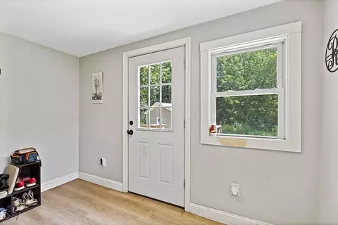 Entry Way - 211 Dinsmore Rd, Sidney, ME 04330 photo 4 of 4