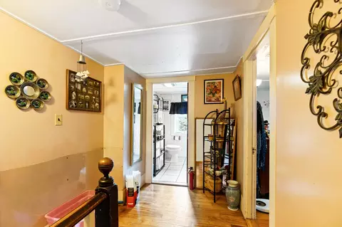 Entry Way - 516 Riverside Dr, Augusta, ME 04330 photo 3 of 7