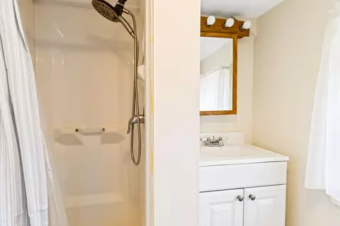 Bath - 516 Riverside Dr, Augusta, ME 04330 photo 3 of 3